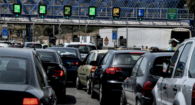&Kappa;&omicron;&rho;&upsilon;&phi;ώ&nu;&epsilon;&tau;&alpha;&iota; &eta; έ&xi;&omicron;&delta;&omicron;&sigmaf; &tau;&omega;&nu; &Chi;&rho;&iota;&sigma;&tau;&omicron;&upsilon;&gamma;έ&nu;&nu;&omega;&nu;, &sigma;&upsilon;&nu;&epsilon;&chi;ί&zeta;&epsilon;&tau;&alpha;&iota; &eta; &tau;&alpha;&lambda;&alpha;&iota;&pi;&omega;&rho;ί&alpha;: &Pi;ά&nu;&omega; &alpha;&pi;ό 21.000 &Iota;&Chi; &pi;έ&rho;&alpha;&sigma;&alpha;&nu; &alpha;&pi;ό &tau;&iota;&sigmaf; &Alpha;&phi;ί&delta;&nu;&epsilon;&sigmaf; &pi;&rho;&omicron;&sigmaf; &Lambda;&alpha;&mu;ί&alpha;, 7,7% &pi;&epsilon;&rho;&iota;&sigma;&sigma;ό&tau;&epsilon;&rho;&alpha; &sigma;&epsilon; &sigma;&chi;έ class=