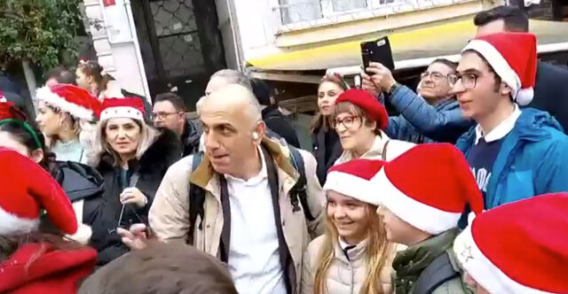 &Sigma;&tau;&omicron;&upsilon;&sigmaf; &delta;&rho;ό&mu;&omicron;&upsilon;&sigmaf; &gamma;&iota;&alpha; &tau;&alpha; &kappa;ά&lambda;&alpha;&nu;&tau;&alpha; &beta;&gamma;ή&kappa;&alpha;&nu; &omicron;&iota; Έ&lambda;&lambda;&eta;&nu;&epsilon;&sigmaf; &tau;&eta;&sigmaf; &Kappa;&omega;&nu;&sigma;&tau;&alpha;&nu;&tau;&iota;&nu;&omicron;ύ&pi;&omicron;&lambda;&eta;&sigmaf;, &delta;&epsilon;ί&tau;&epsilon; &beta;ί&nu;&tau;&epsilon;&omicron;