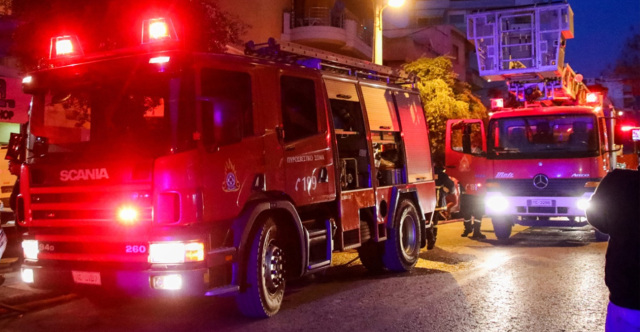 46χρονος που υπηρετεί στο Πολεμικό Ναυτικό έβαλε φωτιά σε σπίτι και αυτοκίνητα δύο πρώην συντρόφων του στη Γλυφάδα