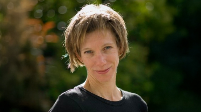 &Phi;&rho;ί&kappa;&eta; &sigma;&tau;&eta;&nu; &Kappa;&alpha;&lambda;&iota;&phi;ό&rho;&nu;&iota;&alpha;: &Kappa;&alpha;&rho;&chi;&alpha;&rho;ί&alpha;&sigmaf; &kappa;&alpha;&tau;&alpha;&sigma;&pi;ά&rho;&alpha;&xi;&epsilon; &alpha;&theta;&lambda;ή&tau;&rho;&iota;&alpha; &tau;&omicron;&upsilon; &tau;&rho;ί&alpha;&theta;&lambda;&omicron;&upsilon; &epsilon;&nu;ώ &kappa;&omicron;&lambda;&upsilon;&mu;&pi;&omicron;ύ&sigma;&epsilon; &mu;&epsilon; &tau;&omicron;&nu; &sigma;ύ&zeta;&upsilon;&gamma;ό &tau;&eta;&sigmaf;