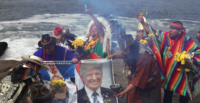 &Tau;&iota; &pi;&rho;&omicron;έ&beta;&lambda;&epsilon;&psi;&alpha;&nu; &Pi;&epsilon;&rho;&omicron;&upsilon;&beta;&iota;&alpha;&nu;&omicron;ί &sigma;&alpha;&mu;ά&nu;&omicron;&iota; &gamma;&iota;&alpha; &tau;&omicron; 2026: &Alpha;&sigma;&theta;έ&nu;&epsilon;&iota;&alpha; &Tau;&rho;&alpha;&mu;&pi;, &pi;&tau;ώ&sigma;&eta; &Mu;&alpha;&delta;&omicron;ύ&rho;&omicron; &kappa;&alpha;&iota; &tau;έ&lambda;&omicron;&sigmaf; &tau;&omicron;&upsilon; &pi;&omicron;&lambda;έ&mu;&omicron;&upsilon; &sigma;&tau;&eta;&nu; &Omicron;&upsilon;&kappa;&rho;&alpha;&nu;ί&alpha;