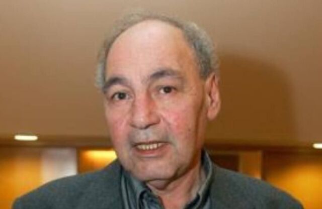 &Pi;έ&theta;&alpha;&nu;&epsilon; &omicron; &delta;&eta;&mu;&omicron;&sigma;&iota;&omicron;&gamma;&rho;ά&phi;&omicron;&sigmaf; &kappa;&alpha;&iota; &pi;&omicron;&iota;&eta;&tau;ή&sigmaf; &Alpha;&nu;&delta;&rho;έ&alpha;&sigmaf; &Nu;&epsilon;&omicron;&phi;&upsilon;&tau;ί&delta;&eta;&sigmaf;: Έ&gamma;&rho;&alpha;&psi;&epsilon; &tau;&alpha; &tau;&rho;&alpha;&gamma;&omicron;ύ&delta;&iota;&alpha; &laquo;&Epsilon;&xi;&alpha;&rho;&tau;ά&tau;&alpha;&iota;&raquo; &kappa;&alpha;&iota; &tau;&omicron; &laquo;Έ&lambda;&alpha; &kappa;&rho;&upsilon;&phi;ά έ&lambda;&alpha; &lambda;&alpha;&theta;&rho;&alpha;ί&alpha;&raquo;