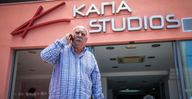 &laquo;&Nu;&alpha; &mu;&alpha;&sigmaf; &lambda;&epsilon;&sigmaf; &alpha;&pi;ό &psi;&eta;&lambda;ά &Kappa;&alpha;&lambda;&eta;&mu;έ&rho;&alpha; &Epsilon;&lambda;&lambda;ά&delta;&alpha;&raquo;: &Tau;&omicron; Twitter &alpha;&pi;&omicron;&chi;&alpha;&iota;&rho;&epsilon;&tau;ά &tau;&omicron;&nu; &Gamma;&iota;ώ&rho;&gamma;&omicron; &Pi;&alpha;&pi;&alpha;&delta;ά&kappa;&eta;