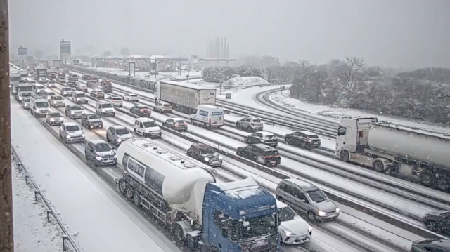 &Sigma;&omicron;&beta;&alpha;&rho;ά &pi;&rho;&omicron;&beta;&lambda;ή&mu;&alpha;&tau;&alpha; &sigma;&tau;&omicron;&upsilon;&sigmaf; &delta;&rho;ό&mu;&omicron;&upsilon;&sigmaf; &kappa;&alpha;&iota; &tau;&iota;&sigmaf; &alpha;&epsilon;&rho;&omicron;&mu;&epsilon;&tau;&alpha;&phi;&omicron;&rho;έ&sigmaf; &alpha;&pi;ό &tau;&eta; &sigma;&phi;&omicron;&delta;&rho;ή &chi;&iota;&omicron;&nu;ό&pi;&tau;&omega;&sigma;&eta; &sigma;&epsilon; &Gamma;&alpha;&lambda;&lambda;ί&alpha;, &Omicron;&lambda;&lambda;&alpha;&nu;&delta;ί&alpha; &kappa;&alpha;&iota; &Beta;&rho;&epsilon;&tau;&alpha;&nu;ί&alpha;