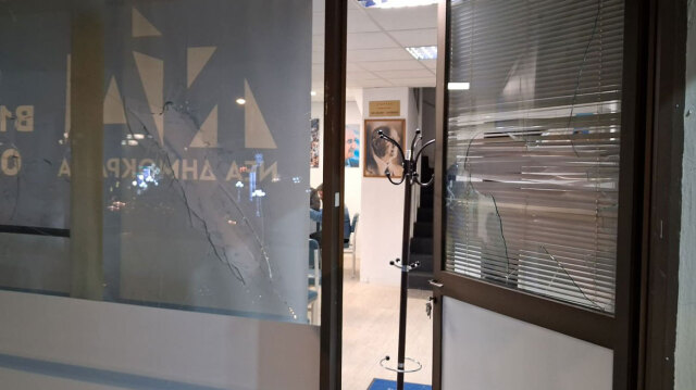 &Epsilon;&pi;ί&theta;&epsilon;&sigma;&eta; &alpha;&pi;ό &alpha;&gamma;&nu;ώ&sigma;&tau;&omicron;&upsilon;&sigmaf; &sigma;&epsilon; &gamma;&rho;&alpha;&phi;&epsilon;ί&alpha; &tau;&eta;&sigmaf; &Nu;έ&alpha;&sigmaf; &Delta;&eta;&mu;&omicron;&kappa;&rho;&alpha;&tau;ί&alpha;&sigmaf; &sigma;&tau;&eta;&nu; &Pi;&epsilon;ύ&kappa;&eta;, &delta;&epsilon;ί&tau;&epsilon; &phi;&omega;&tau;&omicron;&gamma;&rho;&alpha;&phi;ί&epsilon;&sigmaf;