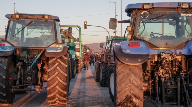 &Tau;&iota; &theta;έ&lambda;&omicron;&upsilon;&nu; &omicron;&iota; &alpha;&gamma;&rho;ό&tau;&epsilon;&sigmaf; &gamma;&iota;&alpha; &nu;&alpha; &kappa;ά&tau;&sigma;&omicron;&upsilon;&nu; &sigma;&tau;&omicron; &tau;&rho;&alpha;&pi;έ&zeta;&iota; &tau;&omicron;&upsilon; &delta;&iota;&alpha;&lambda;ό&gamma;&omicron;&upsilon; &mu;&epsilon; &tau;&eta;&nu; &kappa;&upsilon;&beta;έ&rho;&nu;&eta;&sigma;&eta;