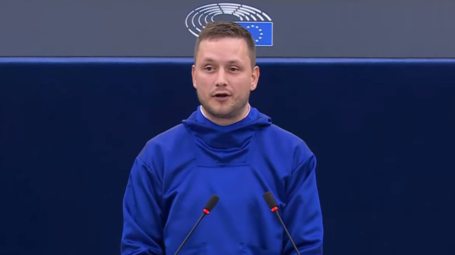 &Omicron; &pi;&rho;&omega;&theta;&upsilon;&pi;&omicron;&upsilon;&rho;&gamma;ό&sigmaf; &tau;&eta;&sigmaf; &Gamma;&rho;&omicron;&iota;&lambda;&alpha;&nu;&delta;ί&alpha;&sigmaf; &epsilon;&upsilon;&chi;&alpha;&rho;ί&sigma;&tau;&eta;&sigma;&epsilon; &tau;&omicron;&upsilon;&sigmaf; &Epsilon;&upsilon;&rho;&omega;&pi;&alpha;ί&omicron;&upsilon;&sigmaf; &eta;&gamma;έ&tau;&epsilon;&sigmaf; &gamma;&iota;&alpha; &tau;&eta;&nu; &upsilon;&pi;&omicron;&sigma;&tau;ή&rho;&iota;&xi;ή &tau;&omicron;&upsilon;&sigmaf; &alpha;&pi;έ&nu;&alpha;&nu;&tau;&iota; &sigma;&tau;&omicron;&nu; &Tau;&rho;&alpha;&mu;&pi;