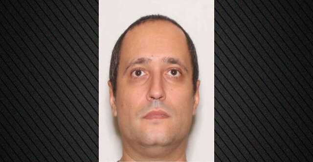 &Omicron; &delta;&rho;ά&sigma;&tau;&eta;&sigmaf; &tau;&eta;&sigmaf; &epsilon;&pi;ί&theta;&epsilon;&sigma;&eta;&sigmaf; &sigma;&tau;&omicron; &pi;&alpha;&nu;&epsilon;&pi;&iota;&sigma;&tau;ή&mu;&iota;&omicron; Brown &omicron;&mu;&omicron;&lambda;ό&gamma;&eta;&sigma;&epsilon; &sigma;&epsilon; &beta;ί&nu;&tau;&epsilon;&omicron; &pi;&rho;&iota;&nu; &alpha;&upsilon;&tau;&omicron;&kappa;&tau;&omicron;&nu;ή&sigma;&epsilon;&iota;: &laquo;&Epsilon;ί&mu;&alpha;&iota; &zeta;ώ&omicron;, ό&pi;&omega;&sigmaf; &kappa;&alpha;&iota; &omicron; &Tau;&rho;&alpha;&mu;&pi;&raquo;