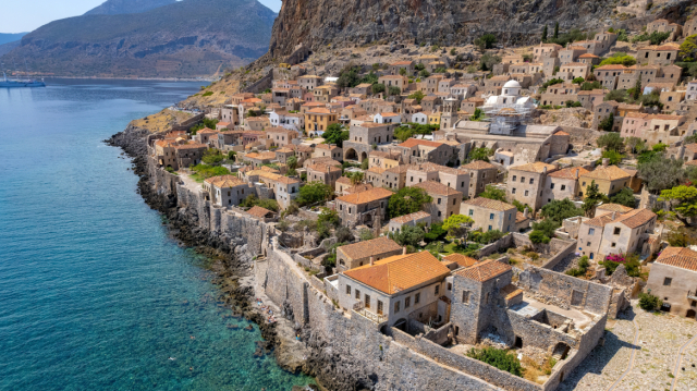 &laquo;&Pi;&rho;ά&sigma;&iota;&nu;&omicron; &phi;&omega;&sigmaf;&raquo; &gamma;&iota;&alpha; &tau;&omicron; &tau;&epsilon;&lambda;&epsilon;&phi;&epsilon;&rho;ί&kappa; &sigma;&tau;&eta; &Mu;&omicron;&nu;&epsilon;&mu;&beta;&alpha;&sigma;&iota;ά &alpha;&pi;ό &tau;&omicron; &Sigma;&tau;&Epsilon;, &alpha;&pi;&omicron;&rho;&rho;ί&phi;&theta;&eta;&kappa;&alpha;&nu; &omicron;&iota; &delta;&upsilon;&omicron; &pi;&rho;&omicron;&sigma;&phi;&upsilon;&gamma;έ&sigmaf;