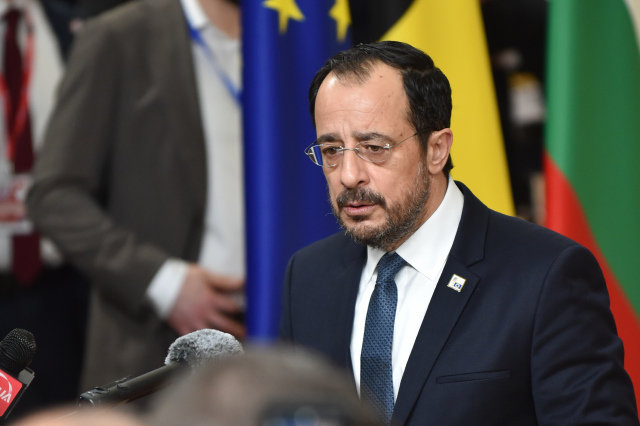 &Tau;&iota; &kappa;&rho;ύ&beta;&epsilon;&tau;&alpha;&iota; &pi;ί&sigma;&omega; &alpha;&pi;ό &tau;&omicron; &pi;&rho;&omicron;&phi;ί&lambda; Emily &pi;&omicron;&upsilon; &delta;&iota;έ&rho;&rho;&epsilon;&upsilon;&sigma;&epsilon; &tau;&omicron; &beta;ί&nu;&tau;&epsilon;&omicron; &mu;&epsilon; &tau;&iota;&sigmaf; &mu;ί&zeta;&epsilon;&sigmaf; &sigma;&tau;&omicron; &Pi;&rho;&omicron;&epsilon;&delta;&rho;&iota;&kappa;ό &sigma;&tau;&eta;&nu; &Kappa;ύ&pi;&rho;&omicron;