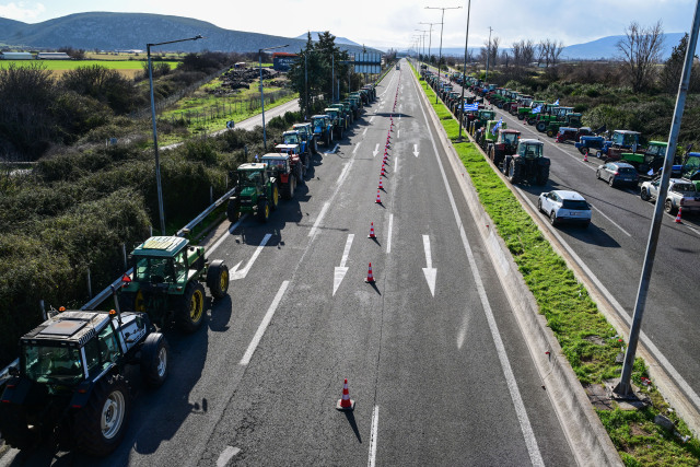 &Alpha;&nu;&omicron;ί&gamma;&omicron;&upsilon;&nu; &omicron;&iota; &pi;&alpha;&rho;ά&delta;&rho;&omicron;&mu;&omicron;&iota; &alpha;&pi;ό &tau;&omicron;&upsilon;&sigmaf; &alpha;&gamma;&rho;ό&tau;&epsilon;&sigmaf; &sigma;&tau;&omicron;&nu; &Mu;&pi;&rho;ά&lambda;&omicron;, &pi;&alpha;&rho;&alpha;&mu;έ&nu;&omicron;&upsilon;&nu; &omicron;&iota; &alpha;&pi;&omicron;&kappa;&lambda;&epsilon;&iota;&sigma;&mu;&omicron;ί &sigma;&epsilon; &Kappa;ά&sigma;&tau;&rho;&omicron; &kappa;&alpha;&iota; &Theta;ή&beta;&alpha;