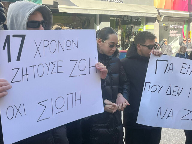 &Xi;έ&sigma;&pi;&alpha;&sigma;&epsilon; &eta; &alpha;&delta;&epsilon;&rho;&phi;ή &tau;&omicron;&upsilon; Ά&gamma;&gamma;&epsilon;&lambda;&omicron;&upsilon; &pi;&omicron;&upsilon; &delta;&omicron;&lambda;&omicron;&phi;&omicron;&nu;ή&theta;&eta;&kappa;&epsilon; &sigma;&tau;&iota;&sigmaf; &Sigma;έ&rho;&rho;&epsilon;&sigmaf;: &Upsilon;&pi;ά&rho;&chi;&epsilon;&iota; &sigma;&upsilon;&mu;&mu;&omicron;&rho;ί&alpha; &tau;&rho;&alpha;&mu;&pi;&omicron;ύ&kappa;&omega;&nu; &pi;&omicron;&upsilon; &beta;&rho;&omega;&mu;ί&zeta;&epsilon;&iota; &tau;&eta;&nu; &pi;ό&lambda;&eta;