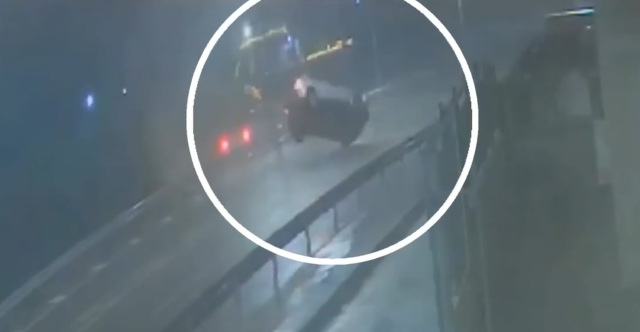 &laquo;&Delta;&epsilon;&nu; έ&beta;&lambda;&epsilon;&pi;&alpha; &tau;ί&pi;&omicron;&tau;&alpha; &kappa;&alpha;&iota; &mu;&epsilon; &pi;ή&rho;&epsilon; &omicron; &alpha;έ&rho;&alpha;&sigmaf;&raquo;: &Eta; &mu;&alpha;&rho;&tau;&upsilon;&rho;ί&alpha; &tau;&eta;&sigmaf; &omicron;&delta;&eta;&gamma;&omicron;ύ &tau;&omicron;&upsilon; &omicron;&chi;ή&mu;&alpha;&tau;&omicron;&sigmaf; &pi;&omicron;&upsilon; &alpha;&nu;&alpha;&tau;&rho;ά&pi;&eta;&kappa;&epsilon; &alpha;&pi;ό &tau;&omicron;&nu; &alpha;έ&rho;&alpha; &sigma;&tau;&eta;&nu; &Eta;&lambda;&epsilon;ί&alpha;