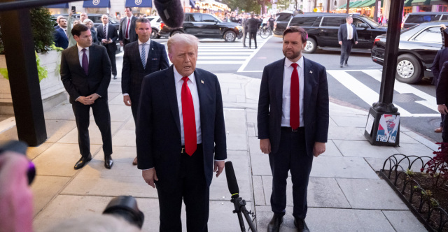 &Omicron; &Tau;&rho;&alpha;&mu;&pi; &pi;&alpha;&rho;ή&gamma;&gamma;&epsilon;&iota;&lambda;&epsilon; &pi;&alpha;&pi;&omicron;ύ&tau;&sigma;&iota;&alpha; &gamma;&iota;&alpha; &Rho;&omicron;ύ&mu;&pi;&iota;&omicron; &kappa;&alpha;&iota; &Beta;&alpha;&nu;&sigmaf; &kappa;&alpha;&iota; &tau;&omicron; &pi;&rho;ό&beta;&lambda;&eta;&mu;&alpha; &epsilon;ί&nu;&alpha;&iota; ό&tau;&iota; &tau;&omicron;&upsilon;&sigmaf; &epsilon;ί&nu;&alpha;&iota; &mu;&epsilon;&gamma;ά&lambda;&alpha;