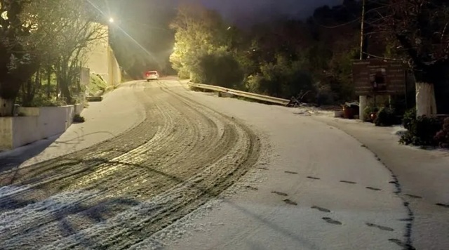 &Sigma;&upsilon;&nu;&epsilon;&chi;ί&zeta;&epsilon;&tau;&alpha;&iota; &tau;&omicron; &kappa;ύ&mu;&alpha; &kappa;&alpha;&kappa;&omicron;&kappa;&alpha;&iota;&rho;ί&alpha;&sigmaf; &sigma;&tau;&eta;&nu; &Kappa;&rho;ή&tau;&eta; &mu;&epsilon; &chi;&alpha;&mu;&eta;&lambda;έ&sigmaf; &theta;&epsilon;&rho;&mu;&omicron;&kappa;&rho;&alpha;&sigma;ί&epsilon;&sigmaf; &kappa;&alpha;&iota; έ&nu;&tau;&omicron;&nu;&epsilon;&sigmaf; &beta;&rho;&omicron;&chi;&omicron;&pi;&tau;ώ&sigma;&epsilon;&iota;&sigmaf;