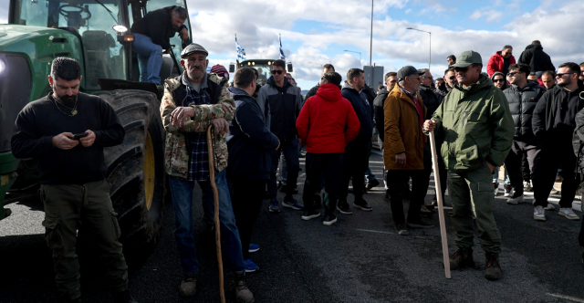 &Gamma;&iota;&alpha;&tau;ί &omicron;&iota; &sigma;&kappa;&lambda;&eta;&rho;&omicron;ί &tau;&omega;&nu; &mu;&pi;&lambda;ό&kappa;&omega;&nu; ά&lambda;&lambda;&alpha;&xi;&alpha;&nu; &sigma;&tau;ά&sigma;&eta; &kappa;&alpha;&iota; &laquo;έ&kappa;&alpha;&psi;&alpha;&nu;&raquo; &kappa;&alpha;&iota; &tau;&eta;&nu; &tau;&rho;ί&tau;&eta; &pi;&rho;&omicron;&sigma;&pi;ά&theta;&epsilon;&iota;&alpha; &delta;&iota;&alpha;&lambda;ό&gamma;&omicron;&upsilon; &mu;&epsilon; &tau;&eta;&nu; &kappa;&upsilon;&beta;έ&rho;&nu;&eta;&sigma;&eta;