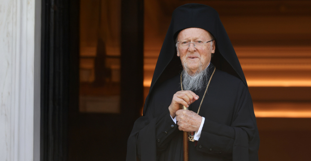 &Tau;&omicron; &Omicron;&iota;&kappa;&omicron;&upsilon;&mu;&epsilon;&nu;&iota;&kappa;ό &Pi;&alpha;&tau;&rho;&iota;&alpha;&rho;&chi;&epsilon;ί&omicron; &alpha;&pi;&alpha;&nu;&tau;ά &sigma;&tau;&eta; &Mu;ό&sigma;&chi;&alpha;: &Epsilon;&upsilon;&phi;ά&nu;&tau;&alpha;&sigma;&tau;&alpha; &sigma;&epsilon;&nu;ά&rho;&iota;&alpha;, &psi;&epsilon;&upsilon;&delta;&epsilon;ί&sigmaf; &epsilon;&iota;&delta;ή&sigma;&epsilon;&iota;&sigmaf;, ύ&beta;&rho;&epsilon;&iota;&sigmaf;, &kappa;&alpha;&tau;&alpha;&sigma;&kappa;&epsilon;&upsilon;&alpha;&sigma;&mu;έ&nu;&epsilon;&sigmaf; &pi;&lambda;&eta;&rho;&omicron;&phi;&omicron;&rho;ί&epsilon;&sigmaf;