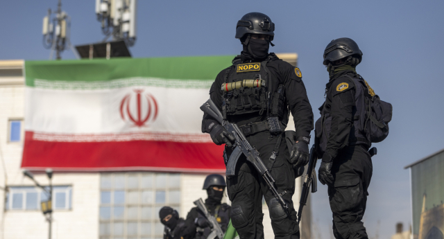 &Gamma;&iota;&alpha;&tau;ί &tau;&omicron; &kappa;&alpha;&theta;&epsilon;&sigma;&tau;ώ&sigmaf; &tau;&omega;&nu; &mu;&omicron;&upsilon;&lambda;ά&delta;&omega;&nu; &alpha;&nu;&tau;έ&chi;&epsilon;&iota; &alpha;&kappa;ό&mu;&eta; &pi;&alpha;&rho;ά &tau;&iota;&sigmaf; &delta;&iota;&alpha;&delta;&eta;&lambda;ώ&sigma;&epsilon;&iota;&sigmaf; - &Alpha;&upsilon;&tau;έ&sigmaf; &epsilon;ί&nu;&alpha;&iota; &omicron;&iota; &epsilon;&pi;&iota;&lambda;&omicron;&gamma;έ&sigmaf; &tau;&omicron;&upsilon; &Tau;&rho;&alpha;&mu;&pi; &gamma;&iota;&alpha; &epsilon;&pi;έ&mu;&beta;&alpha;&sigma;&eta; &sigma;&tau;&omicron; &Iota;&rho;ά&nu;