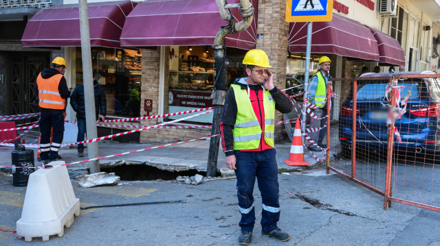 &Kappa;&alpha;&theta;ί&zeta;&eta;&sigma;&eta; &sigma;&epsilon; &delta;&rho;ό&mu;&omicron; &sigma;&tau;&omicron; &kappa;έ&nu;&tau;&rho;&omicron; &tau;&eta;&sigmaf; &Alpha;&theta;ή&nu;&alpha;&sigmaf;, &delta;&epsilon;ί&tau;&epsilon; &beta;ί&nu;&tau;&epsilon;&omicron; &kappa;&alpha;&iota; &phi;&omega;&tau;&omicron;&gamma;&rho;&alpha;&phi;ί&epsilon;&sigmaf;