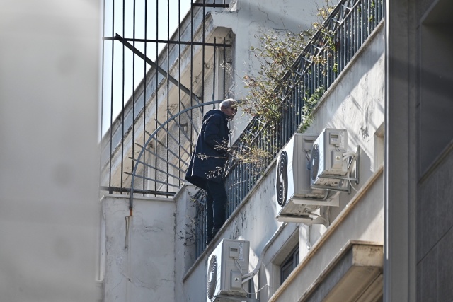 Ά&nu;&delta;&rho;&alpha;&sigmaf; &alpha;&pi;&epsilon;&iota;&lambda;&epsilon;ί &nu;&alpha; &pi;έ&sigma;&epsilon;&iota; &alpha;&pi;ό &tau;&eta;&nu; &tau;&alpha;&rho;ά&tau;&sigma;&alpha; &sigma;&tau;&omicron; &kappa;&tau;ί&rho;&iota;&omicron; &tau;&eta;&sigmaf; &pi;&omicron;&lambda;&epsilon;&omicron;&delta;&omicron;&mu;ί&alpha;&sigmaf; &sigma;&tau;&eta;&nu; &Omicron;&mu;ό&nu;&omicron;&iota;&alpha;, &delta;&epsilon;ί&tau;&epsilon; &beta;ί&nu;&tau;&epsilon;&omicron;