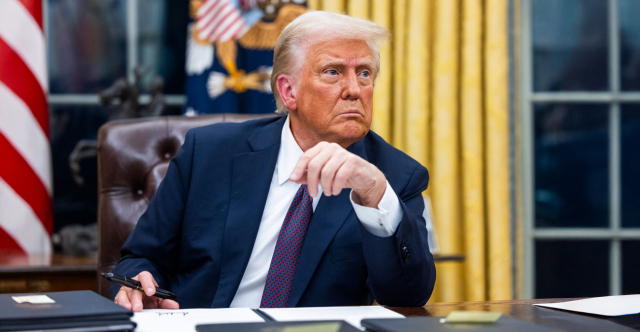 &Gamma;&rho;ή&gamma;&omicron;&rho;&omicron; &kappa;&alpha;&iota; &alpha;&pi;&omicron;&phi;&alpha;&sigma;&iota;&sigma;&tau;&iota;&kappa;ό &chi;&tau;ύ&pi;&eta;&mu;&alpha; &sigma;&tau;&omicron; &Iota;&rho;ά&nu; &theta;έ&lambda;&epsilon;&iota; &omicron; &Tau;&rho;&alpha;&mu;&pi;: &Omicron;&iota; &kappa;&iota;&nu;ή&sigma;&epsilon;&iota;&sigmaf; &pi;&omicron;&upsilon; &delta;&epsilon;ί&chi;&nu;&omicron;&upsilon;&nu; ό&tau;&iota; &eta; &epsilon;&pi;ί&theta;&epsilon;&sigma;&eta; &epsilon;ί&nu;&alpha;&iota; &pi;&rho;&omicron; &tau;&omega;&nu; &pi;&upsilon;&lambda;ώ&nu;