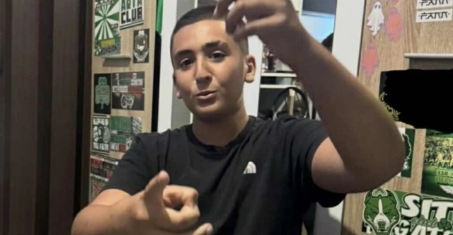 &Sigma;ή&mu;&epsilon;&rho;&alpha; &eta; &kappa;&eta;&delta;&epsilon;ί&alpha; &tau;&omicron;&upsilon; 16&chi;&rho;&omicron;&nu;&omicron;&upsilon; &pi;&omicron;&upsilon; &sigma;&kappa;&omicron;&tau;ώ&theta;&eta;&kappa;&epsilon; &sigma;&epsilon; &tau;&rho;&omicron;&chi;&alpha;ί&omicron; &sigma;&tau;&eta; &Sigma;&eta;&tau;&epsilon;ί&alpha;, &alpha;&pi;&omicron;&lambda;&omicron;&gamma;&epsilon;ί&tau;&alpha;&iota; &omicron; &alpha;&nu;ή&lambda;&iota;&kappa;&omicron;&sigmaf; &omicron;&delta;&eta;&gamma;ό&sigmaf; &tau;&omicron;&upsilon; &alpha;&upsilon;&tau;&omicron;&kappa;&iota;&nu;ή&tau;&omicron;&upsilon;