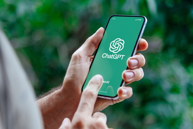 &Pi;ό&sigma;&omicron; &kappa;&alpha;&lambda;ή &iota;&delta;έ&alpha; &epsilon;ί&nu;&alpha;&iota; &nu;&alpha; &rho;&omega;&tau;ά&mu;&epsilon; &pi;&rho;ώ&tau;&alpha; Gemini &kappa;&alpha;&iota; ChatGPT &gamma;&iota;&alpha; &tau;&eta;&nu; &upsilon;&gamma;&epsilon;ί&alpha; &mu;&alpha;&sigmaf;; &Omicron;&iota; &epsilon;&iota;&delta;&iota;&kappa;&omicron;ί &alpha;&pi;&alpha;&nu;&tau;&omicron;ύ&nu;