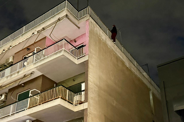 &Alpha;ί&sigma;&iota;&omicron; &tau;έ&lambda;&omicron;&sigmaf; &sigma;&tau;&omicron; &theta;&rho;ί&lambda;&epsilon;&rho; &tau;&omicron;&upsilon; &Kappa;&omicron;&rho;&upsilon;&delta;&alpha;&lambda;&lambda;&omicron;ύ: &Alpha;&sigma;&phi;&alpha;&lambda;ή&sigmaf; &eta; &gamma;&upsilon;&nu;&alpha;ί&kappa;&alpha; &pi;&omicron;&upsilon; &alpha;&pi;&epsilon;&iota;&lambda;&omicron;ύ&sigma;&epsilon; &nu;&alpha; &pi;έ&sigma;&epsilon;&iota; &alpha;&pi;ό &tau;&alpha;&rho;ά&tau;&sigma;&alpha; &pi;&omicron;&lambda;&upsilon;&kappa;&alpha;&tau;&omicron;&iota;&kappa;ί&alpha;&sigmaf;, &delta;&epsilon;ί&tau;&epsilon; &beta;ί&nu;&tau;&epsilon;&omicron; &kappa;&alpha;&iota; &phi;&omega;&tau;&omicron;&gamma;&rho;&alpha;&phi;ί&epsilon;&sigmaf;