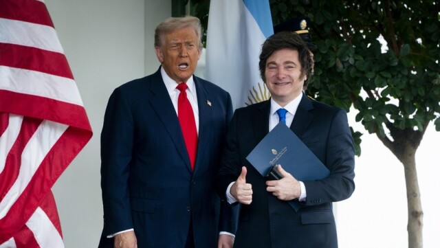 &Omicron; &Tau;&rho;&alpha;&mu;&pi; &pi;&rho;&omicron;&sigma;&kappa;ά&lambda;&epsilon;&sigma;&epsilon; &tau;&omicron;&nu; &pi;&rho;ό&epsilon;&delta;&rho;&omicron; &tau;&eta;&sigmaf; &Alpha;&rho;&gamma;&epsilon;&nu;&tau;&iota;&nu;ή&sigmaf; &kappa;&alpha;&iota; &tau;&omicron;&nu; &pi;&rho;&omega;&theta;&upsilon;&pi;&omicron;&upsilon;&rho;&gamma;ό &tau;&omicron;&upsilon; &Kappa;&alpha;&nu;&alpha;&delta;ά &sigma;&tau;&omicron; &Sigma;&upsilon;&mu;&beta;&omicron;ύ&lambda;&iota;&omicron; &Epsilon;&iota;&rho;ή&nu;&eta;&sigmaf; &gamma;&iota;&alpha; &tau;&eta; &Gamma;ά&zeta;&alpha;