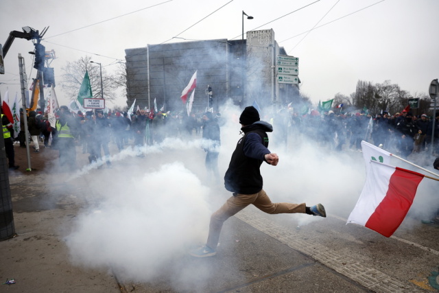 &Epsilon;&pi;&epsilon;&iota;&sigma;&omicron;&delta;&iota;&alpha;&kappa;ή &delta;&iota;&alpha;&delta;ή&lambda;&omega;&sigma;&eta; &alpha;&gamma;&rho;&omicron;&tau;ώ&nu; έ&xi;&omega; &alpha;&pi;ό &tau;&omicron; &Epsilon;&upsilon;&rho;&omega;&pi;&alpha;ϊ&kappa;ό &Kappa;&omicron;&iota;&nu;&omicron;&beta;&omicron;ύ&lambda;&iota;&omicron; &gamma;&iota;&alpha; &tau;&eta; &sigma;&upsilon;&mu;&phi;&omega;&nu;ί&alpha; &Epsilon;&Epsilon;-Mercosur: &Phi;&omega;&tau;&iota;έ&sigmaf; &delta;&alpha;&kappa;&rho;&upsilon;&gamma;ό&nu;&alpha; &kappa;&alpha;&iota; &sigma;&upsilon;&mu;&pi;&lambda;&omicron;&kappa;έ&sigmaf;