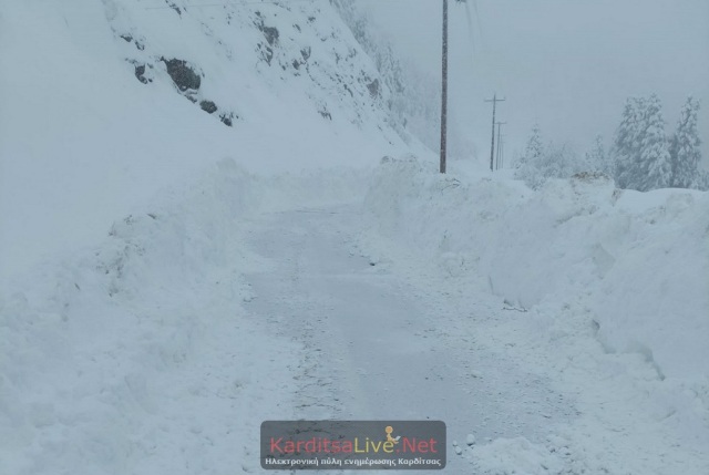 &Pi;ά&nu;&omega; &alpha;&pi;ό έ&nu;&alpha; &mu;έ&tau;&rho;&omicron; &tau;&omicron; &chi;&iota;ό&nu;&iota; &sigma;&tau;&alpha; &omicron;&rho;&epsilon;&iota;&nu;ά &tau;&eta;&sigmaf; &Kappa;&alpha;&rho;&delta;ί&tau;&sigma;&alpha;&sigmaf;, &upsilon;&pi;&omicron;&chi;&rho;&epsilon;&omega;&tau;&iota;&kappa;έ&sigmaf; &omicron;&iota; &alpha;&nu;&tau;&iota;&omicron;&lambda;&iota;&sigma;&theta;&eta;&tau;&iota;&kappa;έ&sigmaf; &alpha;&lambda;&upsilon;&sigma;ί&delta;&epsilon;&sigmaf;