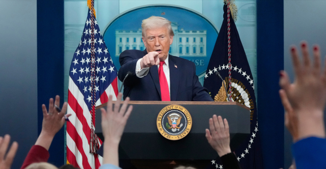 «Ο Θεός είναι πολύ περήφανος για το έργο μου»: Παράπονα, επιθέσεις και... Hells Angels στην επετειακή ομιλία του Τραμπ