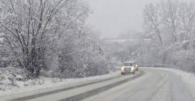 &Epsilon;&nu;&tau;&upsilon;&pi;&omega;&sigma;&iota;&alpha;&kappa;έ&sigmaf; &epsilon;&iota;&kappa;ό&nu;&epsilon;&sigmaf; &kappa;&alpha;&iota; &beta;ί&nu;&tau;&epsilon;&omicron; &alpha;&pi;ό &tau;&iota;&sigmaf; &chi;&iota;&omicron;&nu;&omicron;&pi;&tau;ώ&sigma;&epsilon;&iota;&sigmaf;, &sigma;&tau;&alpha; &lambda;&epsilon;&upsilon;&kappa;ά &alpha;&pi;ό &tau;&eta;&nu; &Pi;&epsilon;&lambda;&omicron;&pi;ό&nu;&nu;&eta;&sigma;&omicron; &mu;έ&chi;&rho;&iota; &tau;&alpha; &omicron;&rho;&epsilon;&iota;&nu;ά &tau;&eta;&sigmaf; &Theta;&epsilon;&sigma;&sigma;&alpha;&lambda;&omicron;&nu;ί&kappa;&eta;&sigmaf;