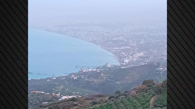 &Eta; &alpha;&phi;&rho;&iota;&kappa;&alpha;&nu;&iota;&kappa;ή &sigma;&kappa;ό&nu;&eta; &laquo;έ&pi;&nu;&iota;&xi;&epsilon;&raquo; &tau;&omicron; &Eta;&rho;ά&kappa;&lambda;&epsilon;&iota;&omicron;, &delta;&epsilon;ί&tau;&epsilon; &beta;ί&nu;&tau;&epsilon;&omicron; &kappa;&alpha;&iota; &phi;&omega;&tau;&omicron;&gamma;&rho;&alpha;&phi;ί&epsilon;&sigmaf;