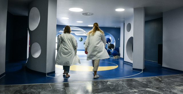 &Delta;&iota;&alpha;&sigma;&omega;&lambda;&eta;&nu;&omega;&mu;έ&nu;&alpha; &delta;ύ&omicron; &pi;&alpha;&iota;&delta;&iota;ά 3 &kappa;&alpha;&iota; 6 &epsilon;&tau;ώ&nu; &mu;&epsilon; &gamma;&rho;ί&pi;&eta; &sigma;&tau;&eta; &Mu;&Epsilon;&Theta; &tau;&omicron;&upsilon; &laquo;&Alpha;&gamma;ί&alpha; &Sigma;&omicron;&phi;ί&alpha;&raquo;