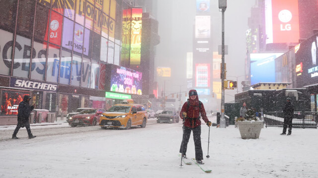 &Pi;&alpha;&rho;&alpha;&lambda;ύ&omicron;&upsilon;&nu; &omicron;&iota; &Eta;&Pi;&Alpha; &alpha;&pi;ό &tau;&omicron; &pi;&omicron;&lambda;&iota;&kappa;ό &psi;ύ&chi;&omicron;&sigmaf; &kappa;&alpha;&iota; &tau;&eta;&nu; &chi;&iota;&omicron;&nu;&omicron;&kappa;&alpha;&tau;&alpha;&iota;&gamma;ί&delta;&alpha;, 4 &nu;&epsilon;&kappa;&rho;&omicron;ί &kappa;&alpha;&iota; &delta;&epsilon;&kappa;ά&delta;&epsilon;&sigmaf; &pi;&omicron;&lambda;&iota;&tau;&epsilon;ί&epsilon;&sigmaf; &sigma;&epsilon; &sigma;&upsilon;&nu;&alpha;&gamma;&epsilon;&rho;&mu;ό, &delta;&epsilon;ί&tau;&epsilon; &beta;ί&nu;&tau;&epsilon;&omicron;