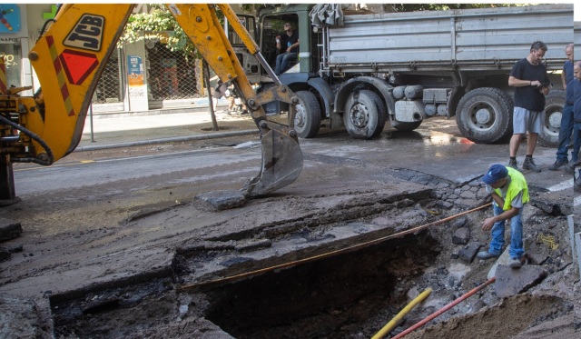 &Theta;&epsilon;&sigma;&sigma;&alpha;&lambda;&omicron;&nu;ί&kappa;&eta;: &Tau;&rho;&alpha;&upsilon;&mu;&alpha;&tau;ί&sigma;&tau;&eta;&kappa;&alpha;&nu; &tau;έ&sigma;&sigma;&epsilon;&rho;&iota;&sigmaf; &epsilon;&rho;&gamma;ά&tau;&epsilon;&sigmaf; &sigma;&epsilon; έ&rho;&gamma;&omicron; &sigma;ύ&nu;&delta;&epsilon;&sigma;&eta;&sigmaf; &nu;έ&omicron;&upsilon; &alpha;&gamma;&omega;&gamma;&omicron;ύ &tau;&eta;&sigmaf; &Epsilon;&Upsilon;&Alpha;&Theta;