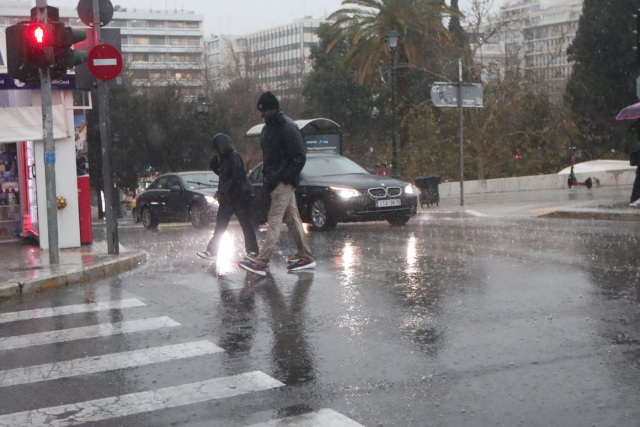 &Kappa;&alpha;&iota;&rho;ό&sigmaf;: &Tau;&eta;&nu; &Kappa;&upsilon;&rho;&iota;&alpha;&kappa;ή &mu;έ&chi;&rho;&iota; &tau;&omicron; &mu;&epsilon;&sigma;&eta;&mu;έ&rho;&iota; &tau;&eta;&sigmaf; &Delta;&epsilon;&upsilon;&tau;έ&rho;&alpha;&sigmaf; &theta;&alpha; &chi;&tau;&upsilon;&pi;ή&sigma;&epsilon;&iota; &kappa;&upsilon;&rho;ί&omega;&sigmaf; &eta; &kappa;&alpha;&kappa;&omicron;&kappa;&alpha;&iota;&rho;ί&alpha;, &lambda;έ&epsilon;&iota; &omicron; &Kappa;&omicron;&lambda;&upsilon;&delta;ά&sigmaf;