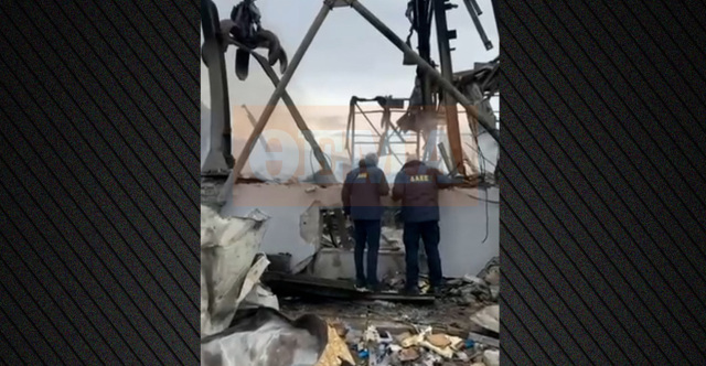 ΑΚΟΜΑ ΚΑΙΓΟΝΤΑΙ ΤΑ ΥΛΙΚΑ ΣΤΟ ΣΗΜΕΙΟ ΟΠΟΥ ΕΓΙΝΕ ΦΟΝΙΚΗ ΕΚΡΗΞΗ ΣΤΗ ΒΙΟΛΑΝΤΑ, ΔΕΙΤΕ ΒΙΝΤΕΟ ΜΕΣΑ ΑΠΟ ΤΟ ΕΡΓΟΣΤΑΣΙΟ