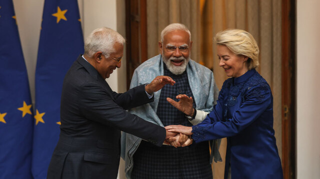 WIN - WIN ΤΟ ΜΕΓΑΛΟ DEAL ΤΗΣ ΕΥΡΩΠΗΣ ΜΕ ΤΗΝ ΙΝΔΙΑ: Η ΔΙΠΛΗ ΟΜΠΡΕΛΑ ΠΡΟΣΤΑΣΙΑΣ ΑΠΟ ΤΟΥΣ ΑΜΕΡΙΚΑΝΙΚΟΥΣ ΔΑΣΜΟΥΣ ΚΑΙ ΤΗΝ ΚΙΝΕΖΙΚΗ ΑΠΕΙΛΗ