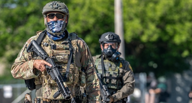 ΠΡΑΚΤΟΡΕΣ ΤΗΣ ICE ΘΑ ΒΡΕΘΟΥΝ ΣΤΗΝ ΙΤΑΛΙΑ ΓΙΑ ΤΟΥΣ ΧΕΙΜΕΡΙΝΟΥΣ ΟΛΥΜΠΙΑΚΟΥΣ: «ΔΕΝ ΕΙΝΑΙ ΚΑΛΟΔΕΧΟΥΜΕΝΟΙ» ΛΕΕΙ Ο ΔΗΜΑΡΧΟΣ ΜΙΛΑΝΟΥ