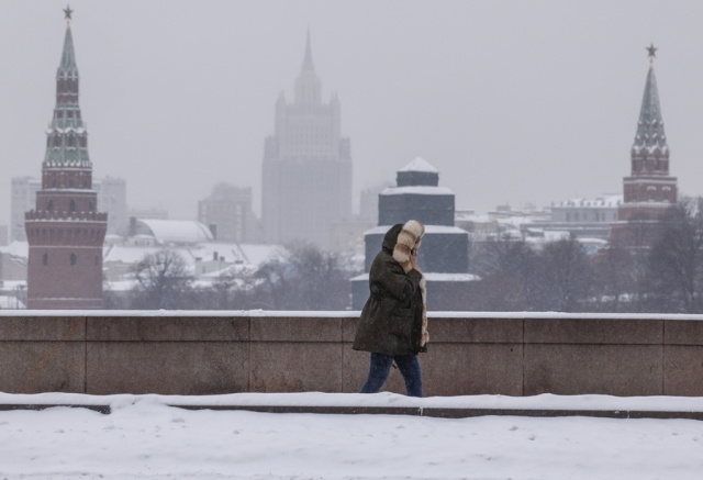 &Pi;&omicron;&lambda;&lambda;&omicron;ί &Rho;ώ&sigma;&omicron;&iota; &nu;&iota;ώ&theta;&omicron;&upsilon;&nu; &pi;&epsilon;&rho;&iota;&kappa;&upsilon;&kappa;&lambda;&omega;&mu;έ&nu;&omicron;&iota; &alpha;&pi;ό &epsilon;&chi;&theta;&rho;&omicron;ύ&sigmaf;, &delta;&epsilon;ί&chi;&nu;&epsilon;&iota; &delta;&eta;&mu;&omicron;&sigma;&kappa;ό&pi;&eta;&sigma;&eta;