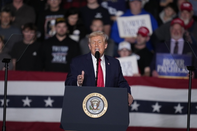 &Tau;&rho;&alpha;&mu;&pi;: &Alpha;&mu;&epsilon;&rho;&iota;&kappa;&alpha;&nu;&iota;&kappa;ή &alpha;&rho;&mu;ά&delta;&alpha; &kappa;&iota;&nu;&epsilon;ί&tau;&alpha;&iota; &pi;&rho;&omicron;&sigmaf; &tau;&omicron; &Iota;&rho;ά&nu;, &omicron; &chi;&rho;ό&nu;&omicron;&sigmaf; &tau;&epsilon;&lambda;&epsilon;&iota;ώ&nu;&epsilon;&iota; - Έ&tau;&omicron;&iota;&mu;&omicron;&iota; &gamma;&iota;&alpha; &delta;&iota;ά&lambda;&omicron;&gamma;&omicron; &alpha;&lambda;&lambda;ά &theta;&alpha; &alpha;&pi;&alpha;&nu;&tau;ή&sigma;&omicron;&upsilon;&mu;&epsilon; &alpha;&nu; &pi;&rho;&omicron;&kappa;&lambda;&eta;&theta;&omicron;ύ&mu;&epsilon;, &lambda;έ&epsilon;&iota; &eta; &Tau;&epsilon;&chi;&epsilon;&rho;ά&nu;