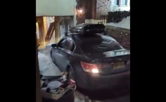 &Eta; &sigma;&tau;&iota;&gamma;&mu;ή &pi;&omicron;&upsilon; ά&nu;&delta;&rho;&alpha;&sigmaf; &epsilon;&mu;&beta;&omicron;&lambda;ί&zeta;&epsilon;&iota; &epsilon;&pi;&alpha;&nu;&epsilon;&iota;&lambda;&eta;&mu;&mu;έ&nu;&alpha; &mu;&epsilon; &tau;&omicron; &alpha;&upsilon;&tau;&omicron;&kappa;ί&nu;&eta;&tau;ό &tau;&omicron;&upsilon; &tau;&eta;&nu; &epsilon;ί&sigma;&omicron;&delta;&omicron; &sigma;&upsilon;&nu;&alpha;&gamma;&omega;&gamma;ή&sigmaf; &sigma;&tau;&eta; &Nu;έ&alpha; &Upsilon;ό&rho;&kappa;&eta;