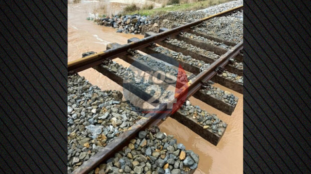 «Έσπασαν» σιδηροδρομική γραμμή στον Έβρο για να μην πλημμυρίσει ο Απαλός, δείτε φωτογραφίες 