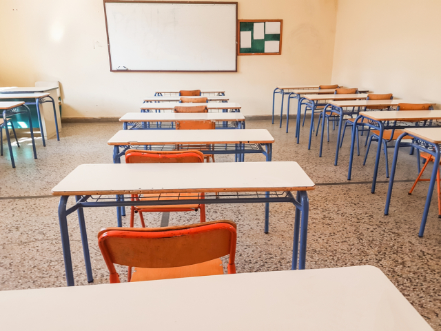 &Eta; έ&kappa;&theta;&epsilon;&sigma;&eta; &tau;&omicron;&upsilon; &Omicron;&Omicron;&Sigma;&Alpha; &gamma;&iota;&alpha; &tau;&eta;&nu; &Pi;&alpha;&iota;&delta;&epsilon;ί&alpha; &sigma;&tau;&eta;&nu; &Epsilon;&lambda;&lambda;ά&delta;&alpha;: &Pi;&omicron;ύ έ&chi;&epsilon;&iota; &sigma;&eta;&mu;&epsilon;&iota;&omega;&theta;&epsilon;ί &pi;&rho;ό&omicron;&delta;&omicron;&sigmaf; &kappa;&alpha;&iota; &pi;&omicron;&iota;&epsilon;&sigmaf; &pi;&rho;&omicron;&kappa;&lambda;ή&sigma;&epsilon;&iota;&sigmaf; &pi;&alpha;&rho;&alpha;&mu;έ&nu;&omicron;&upsilon;&nu;