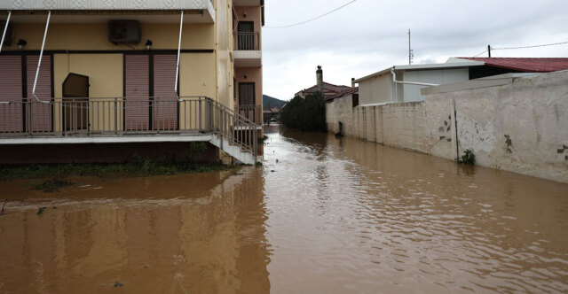 &Epsilon;&iota;&kappa;ό&nu;&epsilon;&sigmaf; &kappa;&alpha;&tau;&alpha;&sigma;&tau;&rho;&omicron;&phi;ή&sigmaf; &sigma;&tau;&omicron;&nu; &Alpha;&gamma;&iota;ό&kappa;&alpha;&mu;&pi;&omicron;: &Pi;&omicron;&tau;ά&mu;&iota;&alpha; &omicron;&iota; &delta;&rho;ό&mu;&omicron;&iota;, &eta; &theta;ά&lambda;&alpha;&sigma;&sigma;&alpha; &laquo;&mu;&pi;ή&kappa;&epsilon;&raquo; &sigma;&tau;&alpha; &kappa;&alpha;&tau;&alpha;&sigma;&tau;ή&mu;&alpha;&tau;&alpha;, &phi;&epsilon;&rho;&tau;ά &upsilon;&lambda;&iota;&kappa;ά &sigma;&kappa;έ&pi;&alpha;&sigma;&alpha;&nu; &tau;&eta;&nu; &alpha;&kappa;&tau;&omicron;&gamma;&rho;&alpha;&mu;&mu;ή