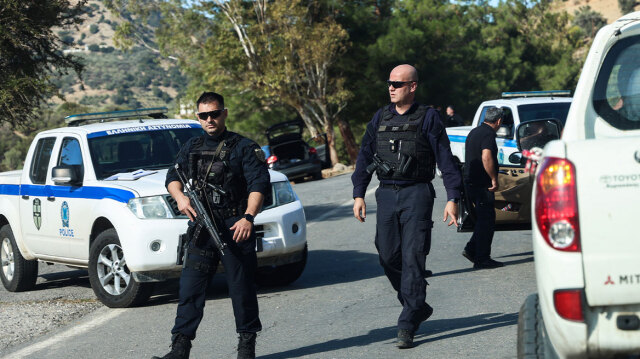 ΒΑΡΥΣ ΟΠΛΙΣΜΟΣ ΚΑΙ ΕΚΡΗΚΤΙΚΑ ΥΛΙΚΑ ΒΡΕΘΗΚΑΝ ΣΕ ΠΑΛΙΟ ΜΑΝΤΡΙ ΚΟΝΤΑ ΣΤΑ ΒΟΡΙΖΙΑ