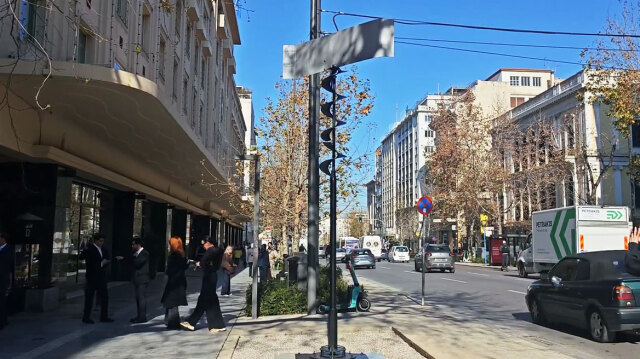 ΤΟ «ΑΙΟΛΙΚΟ» ΤΟΥ ΓΛΥΠΤΗ TAKIS ΤΟΠΟΘΕΤΗΘΗΚΕ ΣΤΗ ΒΟΥΚΟΥΡΕΣΤΙΟΥ, ΔΕΙΤΕ ΒΙΝΤΕΟ ΑΠΟ ΤΟ ΕΡΓΟ ΣΤΟ ΚΕΝΤΡΟ ΤΗΣ ΑΘΗΝΑΣ