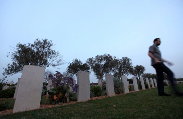 ΟΙ ΙΣΡΑΗΛΙΝΟΙ ΙΣΟΠΕΔΩΣΑΝ ΜΕΡΟΣ ΑΠΟ ΤΟ ΠΟΛΕΜΙΚΟ ΝΕΚΡΟΤΑΦΕΙΟ ΤΗΣ ΓΑΖΑΣ